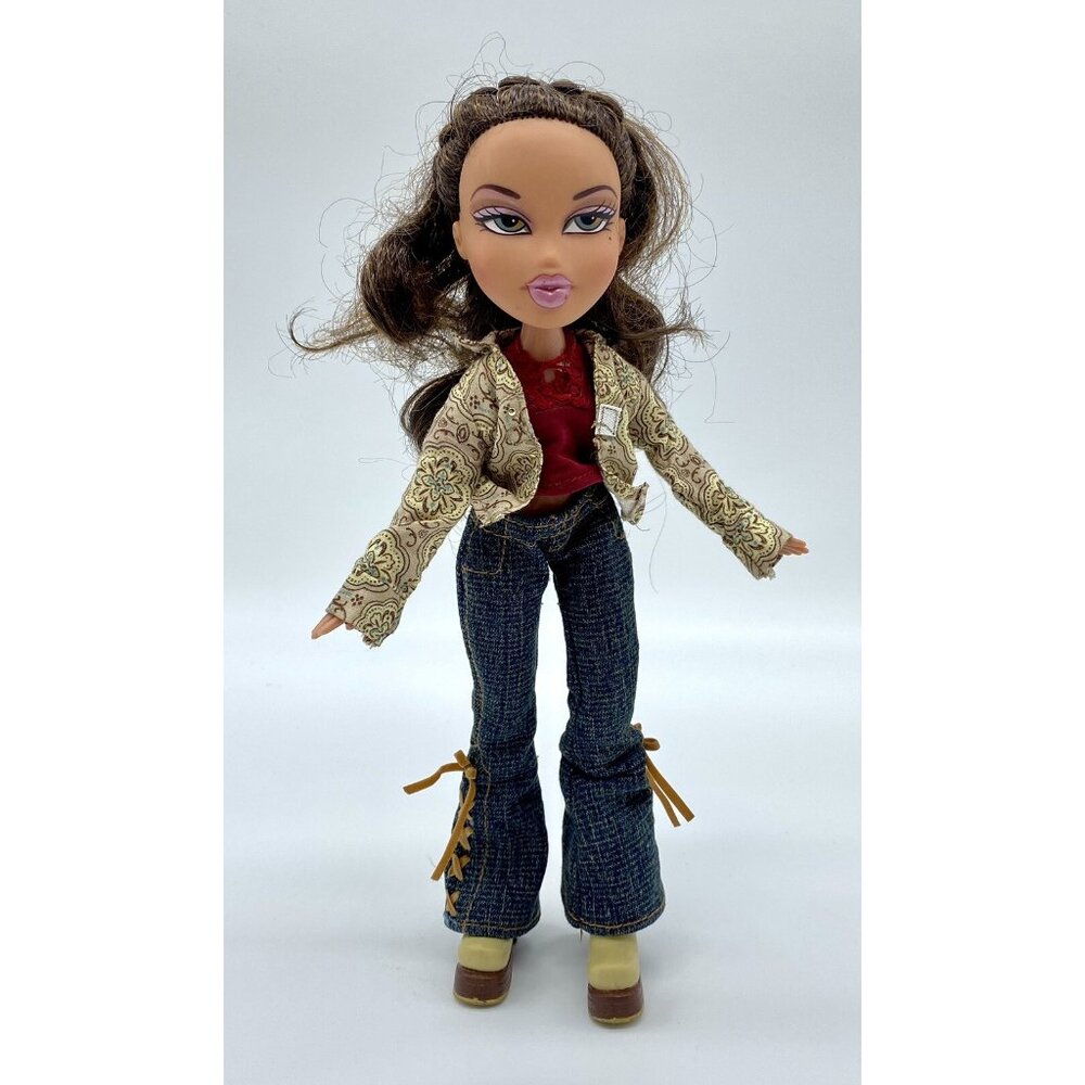 Bratz Style It! Yasmin Doll With Outfit & Boots Brown Hair Green Eyes